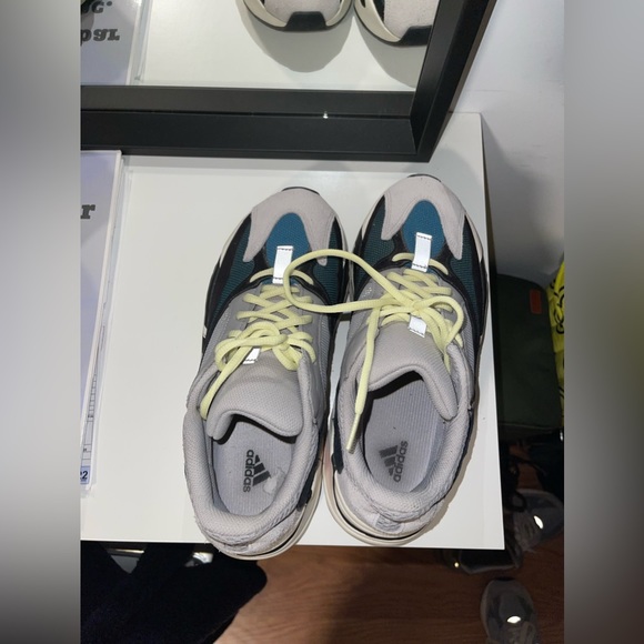 Yeezy Boost 700 - Picture 8 of 8